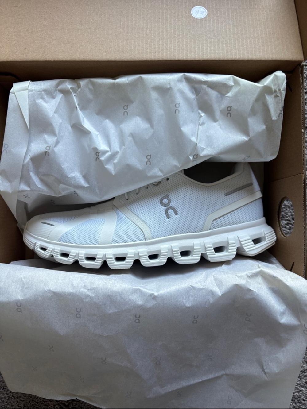 On Running Women’s  Cloud 6 Running Shoe in White